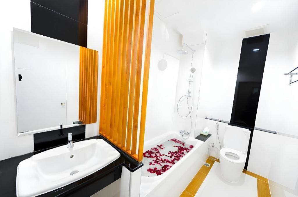 Gt Residence Hotel Buriram Exterior foto