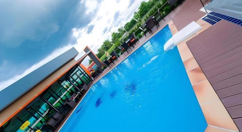 Gt Residence Hotel Buriram Exterior foto